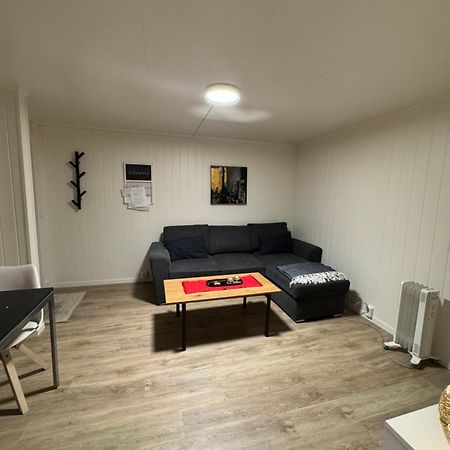 Liten Eldre Og Koselig Studiohybel Svolvær Buitenkant foto
