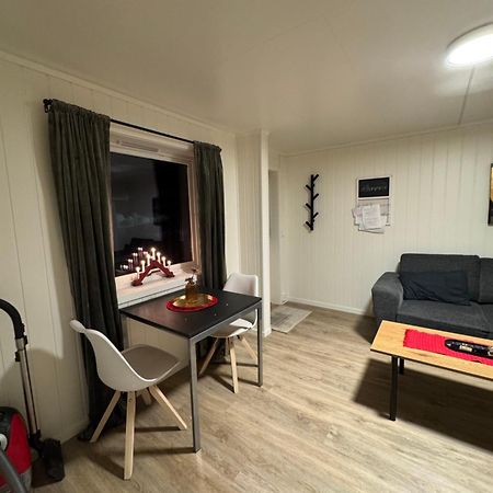 Liten Eldre Og Koselig Studiohybel Svolvær Buitenkant foto