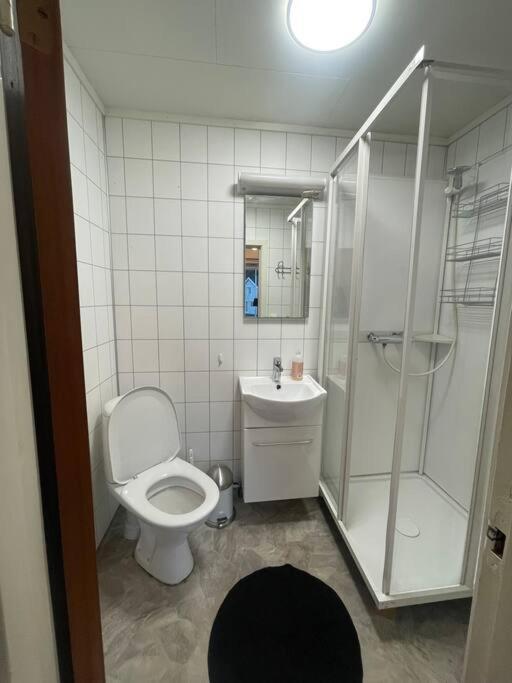 Liten Eldre Og Koselig Studiohybel Svolvær Buitenkant foto