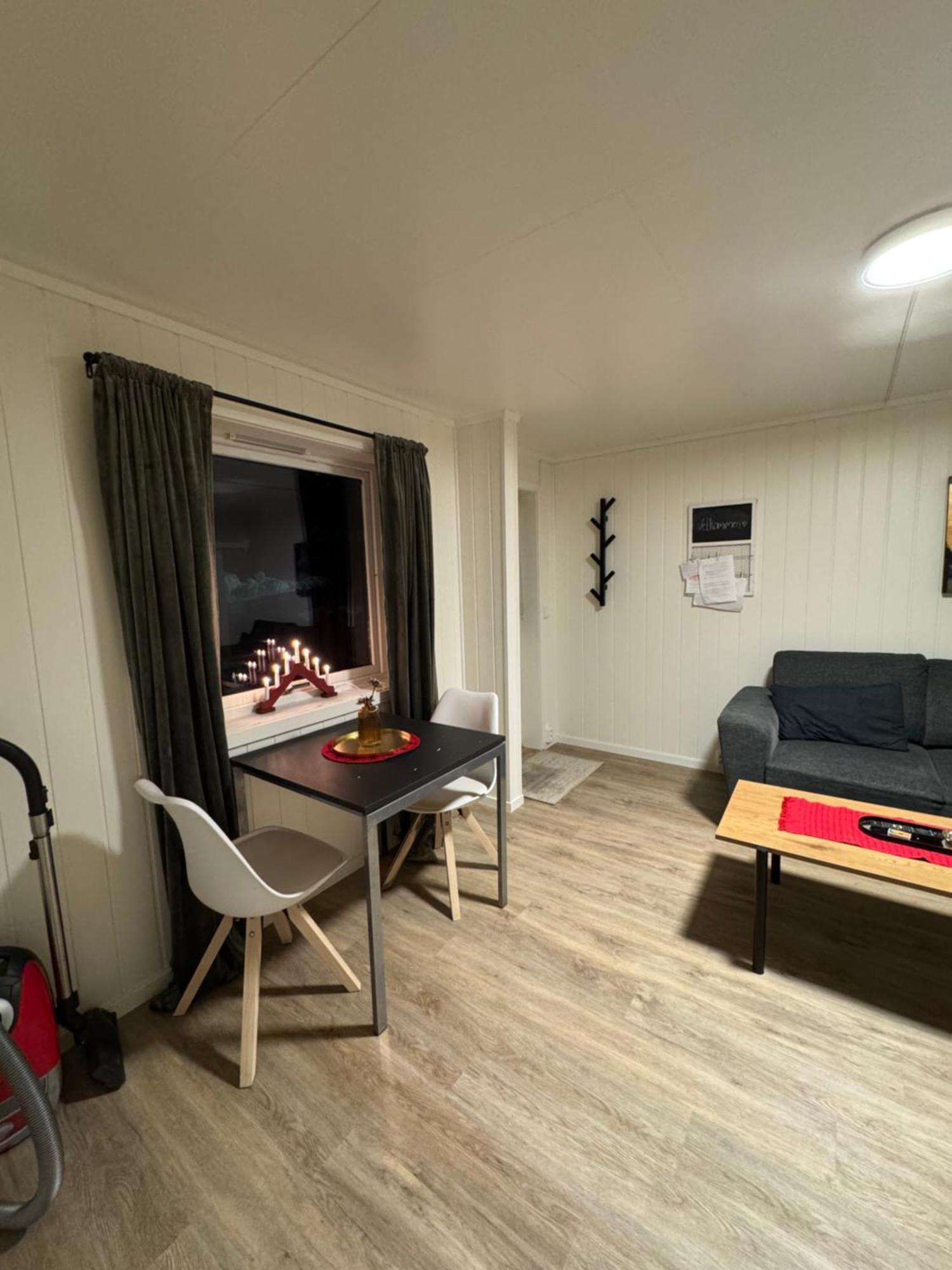 Liten Eldre Og Koselig Studiohybel Svolvær Buitenkant foto